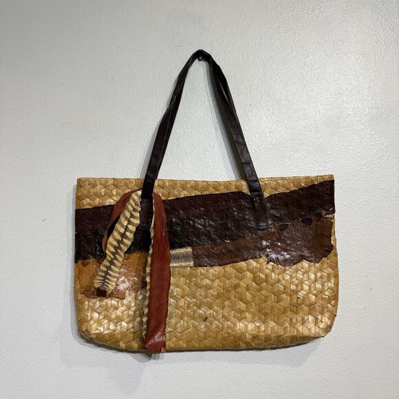 N/A Handbags - Large Woven Vintage Straw Tote